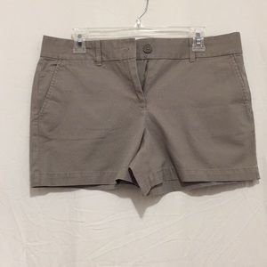 Ann Taylor Loft NWT 6 women’s short 12 inch tan